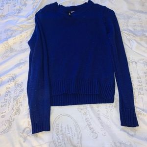 H&M dark blue sweater.